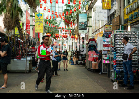 Vue de la population de Petaling Street Market à Kuala Lumpur, Malaisie Banque D'Images