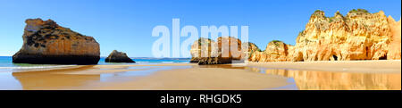 Panorama de la plage Praia de Alvor Portugal Tres Irmaos Banque D'Images