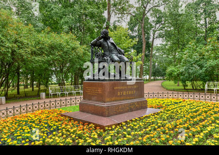 Monument à Alexandre Pouchkine par le sculpteur Robert Bach (1900) dans la région de Tsarskoïe Selo (Pouchkine), près de Saint-Pétersbourg, Russie. Banque D'Images