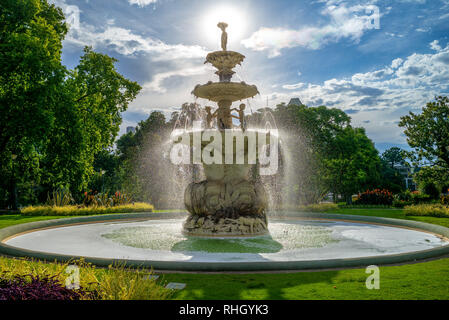 Fontaine dans les jardins Carlton, Melbourne, Australie Banque D'Images