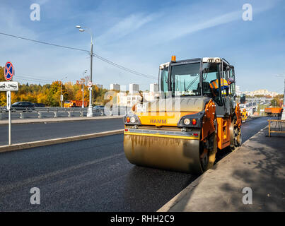 Moscou, Russie - 9 octobre. En 2018. Réparation à l'aide d'asphalte pavé d'asphalte Banque D'Images