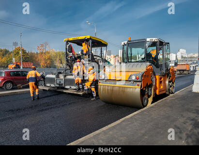 Moscou, Russie - 9 octobre. En 2018. Réparation à l'aide d'asphalte pavé d'asphalte Banque D'Images