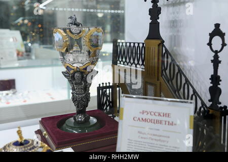 Saint-pétersbourg, Russie - Février 1, 2019 : oeufs Fabergé dédié à Saint-Pétersbourg produit par l'usine Russkiye Samotsvety dans le jour de l'ouverture Banque D'Images