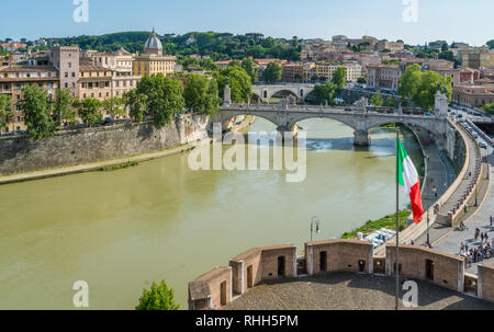 De Rome Castel Sant'Angelo sous le soleil d'après-midi d'été. Banque D'Images