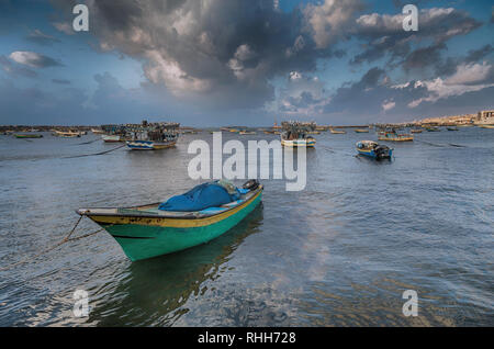 Photo de bateaux de pêche Palestiniens, Gaza - Palestine. Banque D'Images