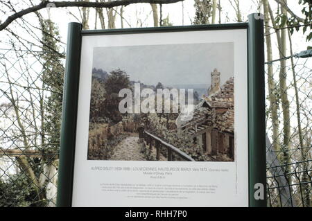 AJAXNETPHOTO. LOUVECIENNES, FRANCE. - PEINTURE SISLEY - PANNEAU D'INFORMATION POUR LA PEINTURE DE L'ARTISTE IMPRESSIONNISTE ALFRED SISLEY INTITULÉ 'LOUVECIENNES, HAUTEURS DE MARLY VERS 1873', OU 'SENTIER DE LA MI-COTE' À L'ENDROIT SUR LE SENTIER MENANT À LA SEINE D'OÙ L'ARTISTE A RÉALISÉ LA PEINTURE. ORIGINAL AU MUSÉE D'ORSAY. PHOTO:JONATHAN EASTLAND/AJAX REF:R60904 296 Banque D'Images