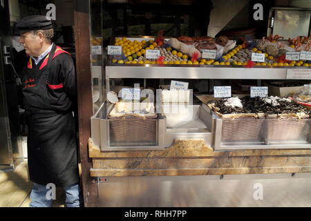 AJAXNETPHOTO. L'année 2008. PARIS, FRANCE. - Sélections DE FRUITS DE MER. PHOTO:JONATHAN EASTLAND/AJAX REF:81604 297 Banque D'Images