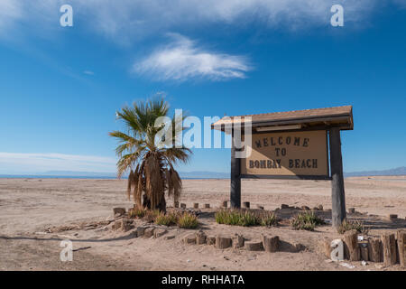 Bienvenue à Bombay Beach signe à la Salton Sea en Californie, USA Banque D'Images