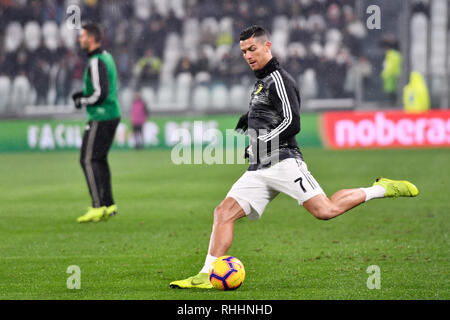 Turin, Italie. Feb 2019 2ème. Cristiano Ronaldo (Juventus) au cours de la série d'un match de football entre la Juventus et Parme Calcio 1913 de Allianz Stadium sur 2 Février, 2019 à Turin, Italie. Crédit : FABIO ANNEMASSE/Alamy Live News Banque D'Images