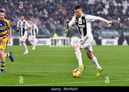 Turin, Italie. Feb 2019 2ème. Cristiano Ronaldo (Juventus) au cours de la série d'un match de football entre la Juventus et Parme Calcio 1913 de Allianz Stadium sur 2 Février, 2019 à Turin, Italie. Crédit : FABIO ANNEMASSE/Alamy Live News Banque D'Images