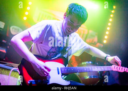 Edinburgh, Royaume-Uni. 2 février 2019. Bande d'Édimbourg Pain Saint effectuer au lieu emblématique de la musique d'Édimbourg Sneaky Pete's dans le cadre de la semaine Lieu indépendant en 2019. Credit : Andy Catlin/Alamy Live News Banque D'Images