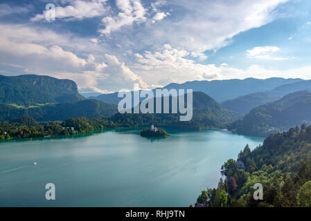 Vue aérienne du lac de Bled et à l'île de Bled en Bled, Slovénie Banque D'Images