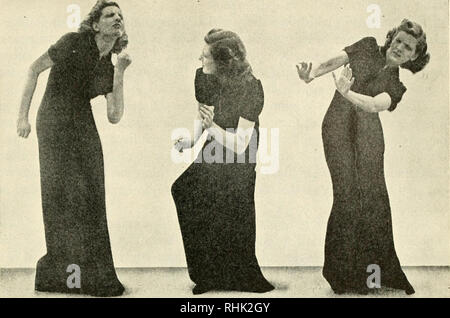 . La biologie et l'homme. Biologie ; les êtres humains. Â "1. Kaislen ATTITUDES Stapelfeldt les muscles du visage Durée du contrat ou vous détendre, en modifiant l'expression d'une manière qui cor- répondre à chaque changement dans les émotions. Mais les muscles de toutes les parties du corps répondent également aux sentiments, même à notre pensée au sujet de tels sentiments comme la peur, la colère, l'aversion, la honte. Même si on ne peut pas dire ce qu'une personne pense de l'expression sur son visage, vous pouvez souvent savoir ce qu'il "a sur son esprit" à partir de la posture physique, qui est étroitement liée à la "mentalité" sont modifiées par l'expérience Banque D'Images