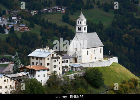 Chiesa di Santa Lucia Santa Lucia de colle dans les Dolomites, Padova, Veneto, Italie. Banque D'Images