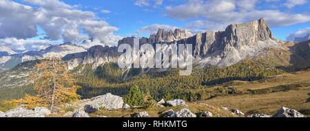 Vue panoramique de Croda da Lago de Passo Giau, Padova, Veneto, Italie Banque D'Images