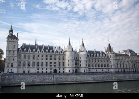 PARIS, FRANCE - 16 octobre 2018 : Paris Château Conciergerie - ancien palais royal et la prison. Conciergerie situé à à l'ouest de l'île de citer et d'aujourd'hui - Banque D'Images