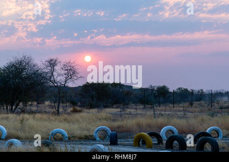 Très coloré et spectaculaire lever du soleil sur le désert de Namibie Banque D'Images