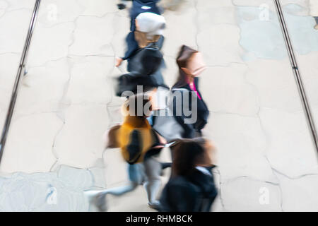 Figures difformes de passants Banque D'Images