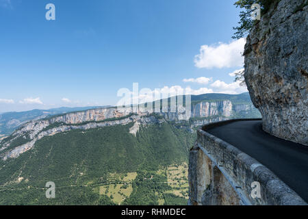 À Combe Laval gorge road, Auberives-en-Royans, France Banque D'Images