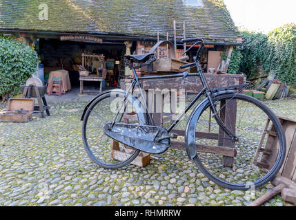 05 avril 2018 - une journée ensoleillée sur le filmset de la série TV 'Guerre des Mondes' dans Grand Budworth, Cheshire, England, UK Banque D'Images