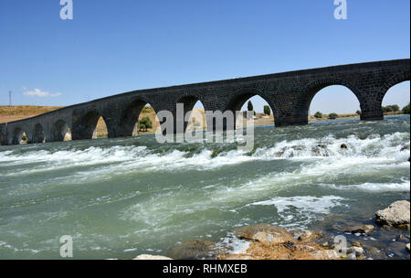 Vieux Pont historique avec des arcs. Sulukh Lac-mush au pont Banque D'Images