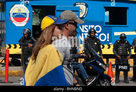 Caracas, Distrito Capital, au Venezuela. Feb, 2019 2. Le 02 février, 2019. Les Vénézuéliens ont défilé dans toutes les villes du pays pour protester contre Nicolas Maduro et à l'appui du président Juan GuaidÃ³. Les photos correspondent à la ville de Caracas, capitale du Venezuela. Photo : Juan Carlos Hernandez. Photo : Juan Carlos Hernandez/ZUMA/Alamy Fil Live News Banque D'Images