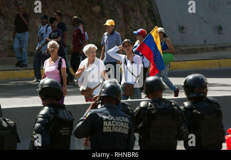 Caracas, Distrito Capital, au Venezuela. Feb, 2019 2. Le 02 février, 2019. Les Vénézuéliens ont défilé dans toutes les villes du pays pour protester contre Nicolas Maduro et à l'appui du président Juan GuaidÃ³. Les photos correspondent à la ville de Caracas, capitale du Venezuela. Photo : Juan Carlos Hernandez. Photo : Juan Carlos Hernandez/ZUMA/Alamy Fil Live News Banque D'Images