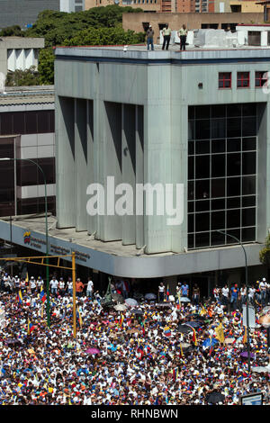 Caracas, Distrito Capital, au Venezuela. Feb, 2019 2. Le 02 février, 2019. Les Vénézuéliens ont défilé dans toutes les villes du pays pour protester contre Nicolas Maduro et à l'appui du président Juan GuaidÃ³. Les photos correspondent à la ville de Caracas, capitale du Venezuela. Photo : Juan Carlos Hernandez. Photo : Juan Carlos Hernandez/ZUMA/Alamy Fil Live News Banque D'Images