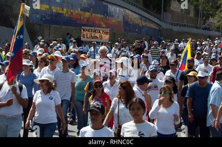 Caracas, Distrito Capital, au Venezuela. Feb, 2019 2. Le 02 février, 2019. Les Vénézuéliens ont défilé dans toutes les villes du pays pour protester contre Nicolas Maduro et à l'appui du président Juan GuaidÃ³. Les photos correspondent à la ville de Caracas, capitale du Venezuela. Photo : Juan Carlos Hernandez. Photo : Juan Carlos Hernandez/ZUMA/Alamy Fil Live News Banque D'Images