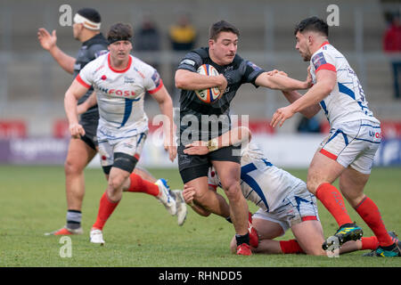 Vente, UK. 06Th Feb 2019. Newcastle Falcons's Trevor Davison est abordé 3 février 2019, un stade Bell J, la vente, l'Angleterre ; Rugby Premiership Cup, Sale Sharks vs Newcastle Falcons Crédit : Terry Donnelly/News Images Nouvelles Images /Crédit : Alamy Live News Banque D'Images