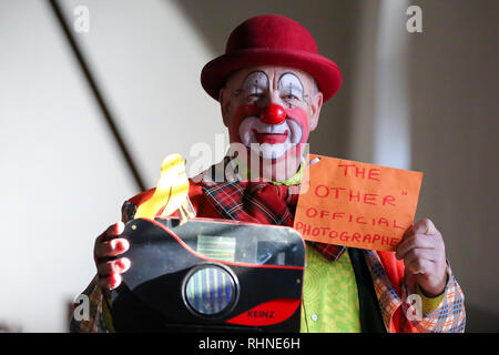 Londres, Royaume-Uni. 3, 2019. Un clown vu posant pour une photo pendant l'événement.Clowns sont vus à Grimaldi Service religieux à l'église All Saints, Dalston, Londres est à la mémoire de Joseph Grimaldi (1778-1837), un acteur, comédien et danseur, qui est largement considéré comme le 'Père'' de clown moderne. Credit : Dinendra Haria SOPA/Images/ZUMA/Alamy Fil Live News Banque D'Images