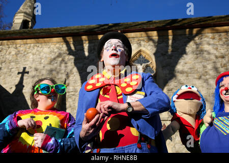 Londres, Royaume-Uni. 3, 2019. Clowns sont vus au cours de l'événement.Clowns sont vus à Grimaldi Service religieux à l'église All Saints, Dalston, Londres est à la mémoire de Joseph Grimaldi (1778-1837), un acteur, comédien et danseur, qui est largement considéré comme le 'Père'' de clown moderne. Credit : Dinendra Haria SOPA/Images/ZUMA/Alamy Fil Live News Banque D'Images