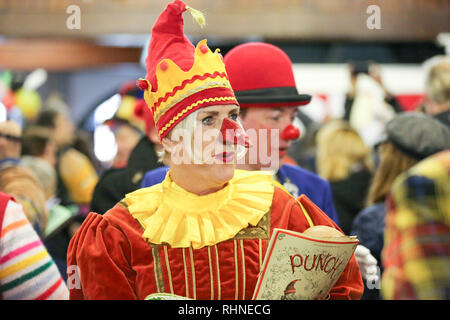 Londres, Royaume-Uni. 3, 2019. Clowns sont vus au cours de l'événement.Clowns sont vus à Grimaldi Service religieux à l'église All Saints, Dalston, Londres est à la mémoire de Joseph Grimaldi (1778-1837), un acteur, comédien et danseur, qui est largement considéré comme le 'Père'' de clown moderne. Credit : Dinendra Haria SOPA/Images/ZUMA/Alamy Fil Live News Banque D'Images