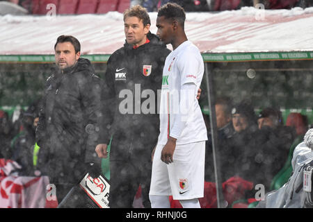 Augsburg, Allemagne. 06Th Feb 2019. Jens Lehmann (Co) d'Augsbourg coach entraîneur de Reece OXFORD (FC AUGSBURG) pour une substitution. 1er Football Bundesliga, 20 ème journée, journée20. FC Augsburg (A) -1 FSV FSV FSV Mainz 05 (MZ) 3-0. sur 03.02.2019 à Augsbourg/Allemagne, WWK AREN A. | Conditions de crédit dans le monde entier : dpa photo alliance/Alamy Live News Banque D'Images