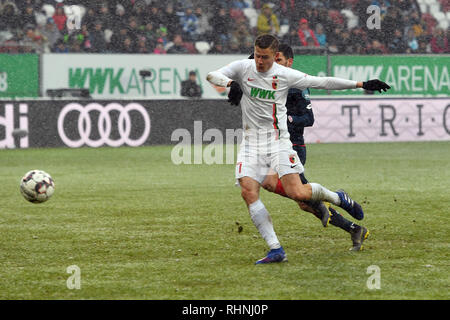 Augsburg, Allemagne. 06Th Feb 2019. Alfred FINNBOGASON (FC Augsburg) marque le but de 3-0, action, goalschuss., football 1. Bundesliga, 20 ème journée, journée20. FC Augsburg (A) -1 FSV FSV FSV Mainz 05 (MZ) 3-0. sur 03.02.2019 à Augsbourg/Allemagne, WWK AREN A. | Conditions de crédit dans le monde entier : dpa photo alliance/Alamy Live News Banque D'Images