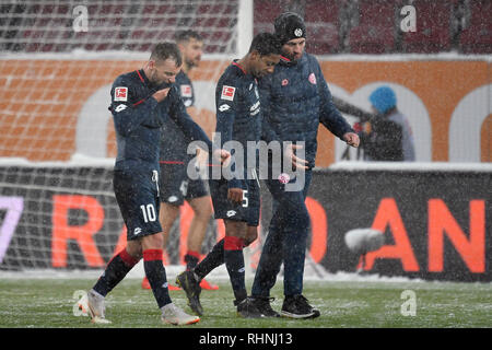 Augsburg, Allemagne. 06Th Feb 2019. v.re : Sandro SCHWARZ, coach (1.FSV FSV FSV Mainz 05), Jean Paul BOETIUS (FSV Mainz), Alexandru MAXIM (FSV Mainz), déception, frustrés, déçus, découragés, frustratedriert après la fin du jeu, l'action. 1er Football Bundesliga, 20 ème journée, journée20. FC Augsburg (A) -1 FSV FSV FSV Mainz 05 (MZ) 3-0. sur 03.02.2019 à Augsbourg/Allemagne, WWK AREN A. | Conditions de crédit dans le monde entier : dpa photo alliance/Alamy Live News Banque D'Images