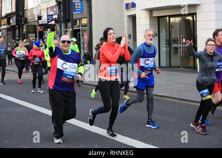 L'équipe derrière la scène est une société appelée Race humaine (www.humanrace.co.uk) offrir des événements de masse depuis près de 30 ans, ayant commencé avec le Royal Windsor d'ailleurs extrêmement difficile de triathlon et de duathlon, appelé le BallBuster autour de Fort Hill en 1991. Banque D'Images