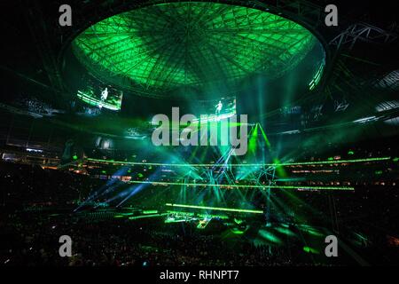 Atlanta, Georgia, USA. 06Th Feb 2019. Les Maroon 5 la mi-temps indiquent le rendement durant le Super Bowl XVI/B entre les Los Angeles Rams et les New England Patriots au stade Mercedes-Benz à Atlanta, GA. Jacob Kupferman/CSM Crédit : Cal Sport Media/Alamy Live News Banque D'Images