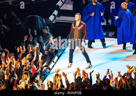 Atlanta, Georgia, USA. 06Th Feb 2019. Maroon 5 exécute pendant la mi-temps le show durant le Super Bowl XVI/B entre les Los Angeles Rams et les New England Patriots au stade Mercedes-Benz à Atlanta, GA. Jacob Kupferman/CSM Crédit : Cal Sport Media/Alamy Live News Banque D'Images