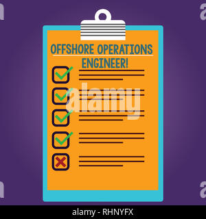 L'écriture de texte Word Ingénieur opérations offshore. Concept d'affaires de la supervision des opérations pétrolières et gazières dans le montage vertical avec presse-papiers couleur bordée Banque D'Images