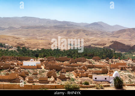 Oasis et village en ruines de Tamerza en Tunisie Banque D'Images