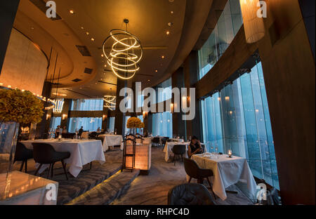 Intérieur du restaurant Michelin Mezzaluna, Bangkok, Thaïlande Banque D'Images