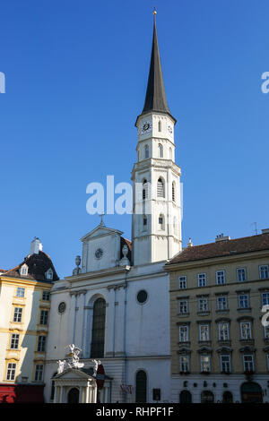 Tour de l'église St-Michel sur Michaelerplatz à Vienne, Autriche Banque D'Images