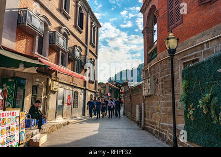 XIAMEN, Chine -le 12 octobre : Vue d'une vieille rue avec une architecture historique à l'île de Gulangyu, Site du patrimoine mondial de l'UNESCO le 12 octobre 2018 dans Xiam Banque D'Images