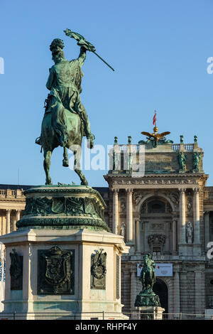 Statue équestre de l'Archiduc Karl sur la Heldenplatz à Vienne, Autriche avec la Hofburg dans l'arrière-plan Banque D'Images