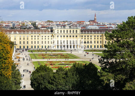 Vue panoramique sur le palais de Schönbrunn à Vienne dans l'arrière-plan, Vienne, Autriche Banque D'Images