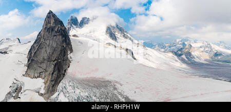 Spire et Pigeon Howser tours dans les Bugaboos Banque D'Images