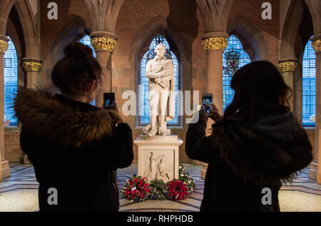Cérémonie de dépôt annuel au Scottish National Portrait Gallery, Queen Street, Édimbourg pour commémorer l'anniversaire de la naissance de Robert Banque D'Images