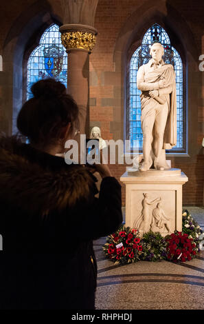 Cérémonie de dépôt annuel au Scottish National Portrait Gallery, Queen Street, Édimbourg pour commémorer l'anniversaire de la naissance de Robert Banque D'Images