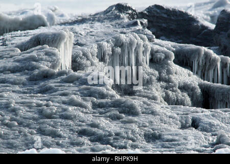 Formations de glace au bord du lac Banque D'Images